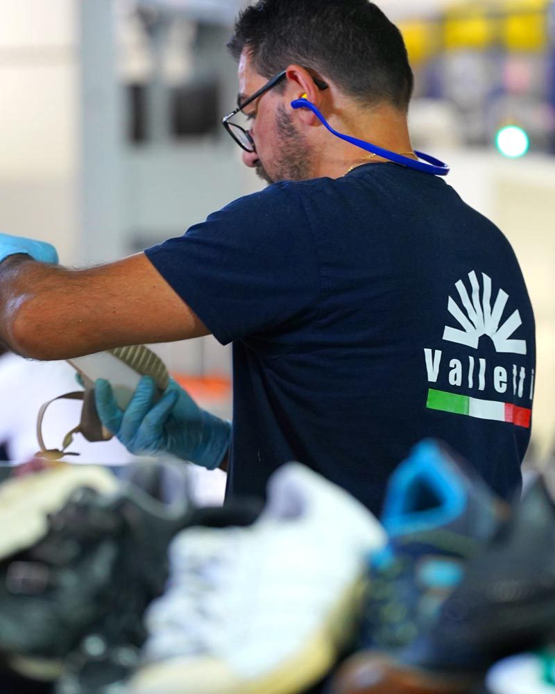 01S-valletti-industry-reuse-rewear-clothing-slection